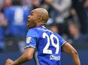 开云官方app入口-包含沙尔克04球员联手进攻，横扫强敌的词条