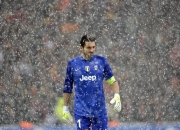 开云下载-桃田贤斗创纪录之夜，泰国队险胜日本队改写羽球历史