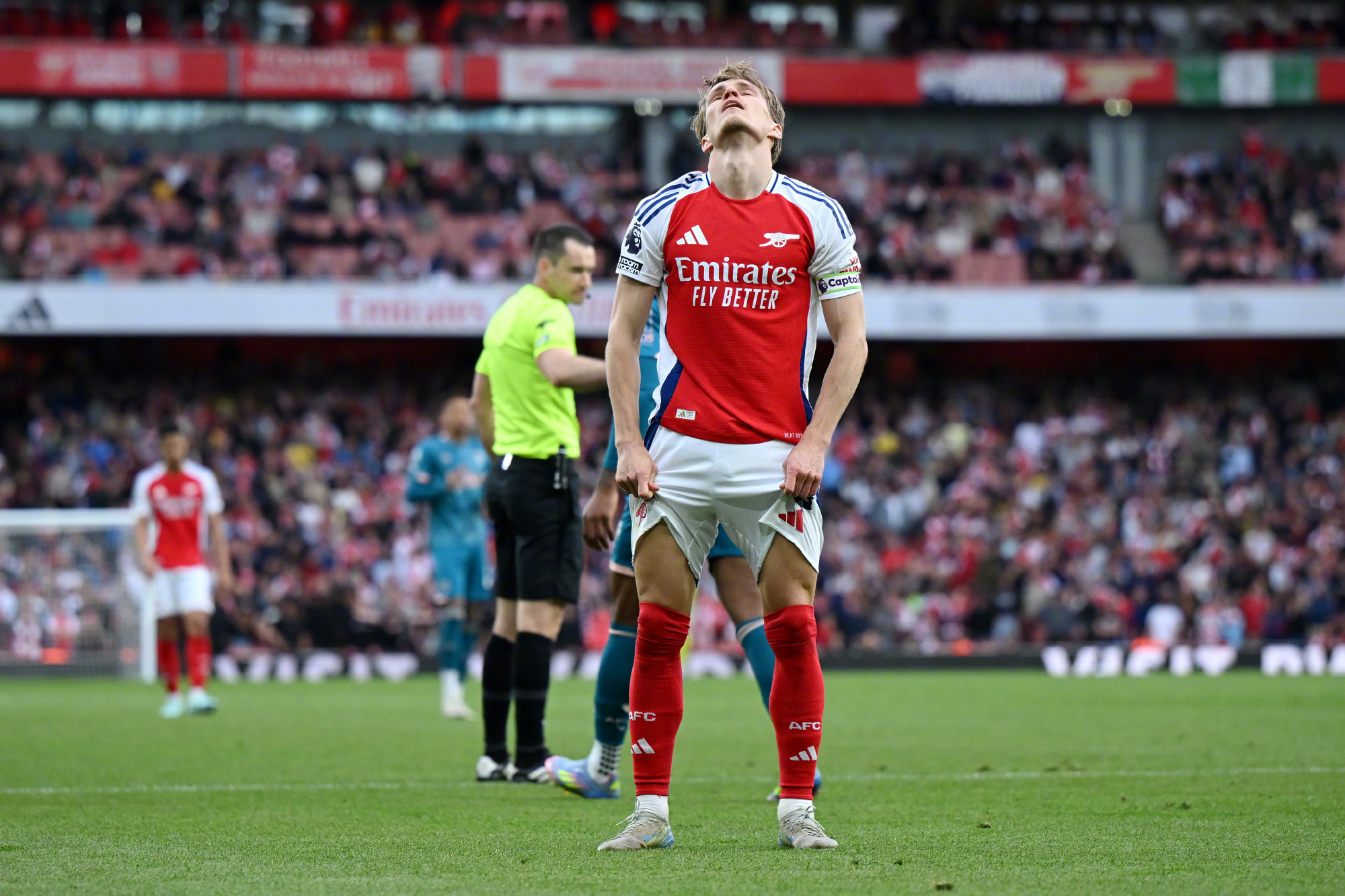 包含多特蒙德强势加拿大,厄德高送出助攻的词条 包含多特蒙德强势加拿大,厄德高送出助攻的词条