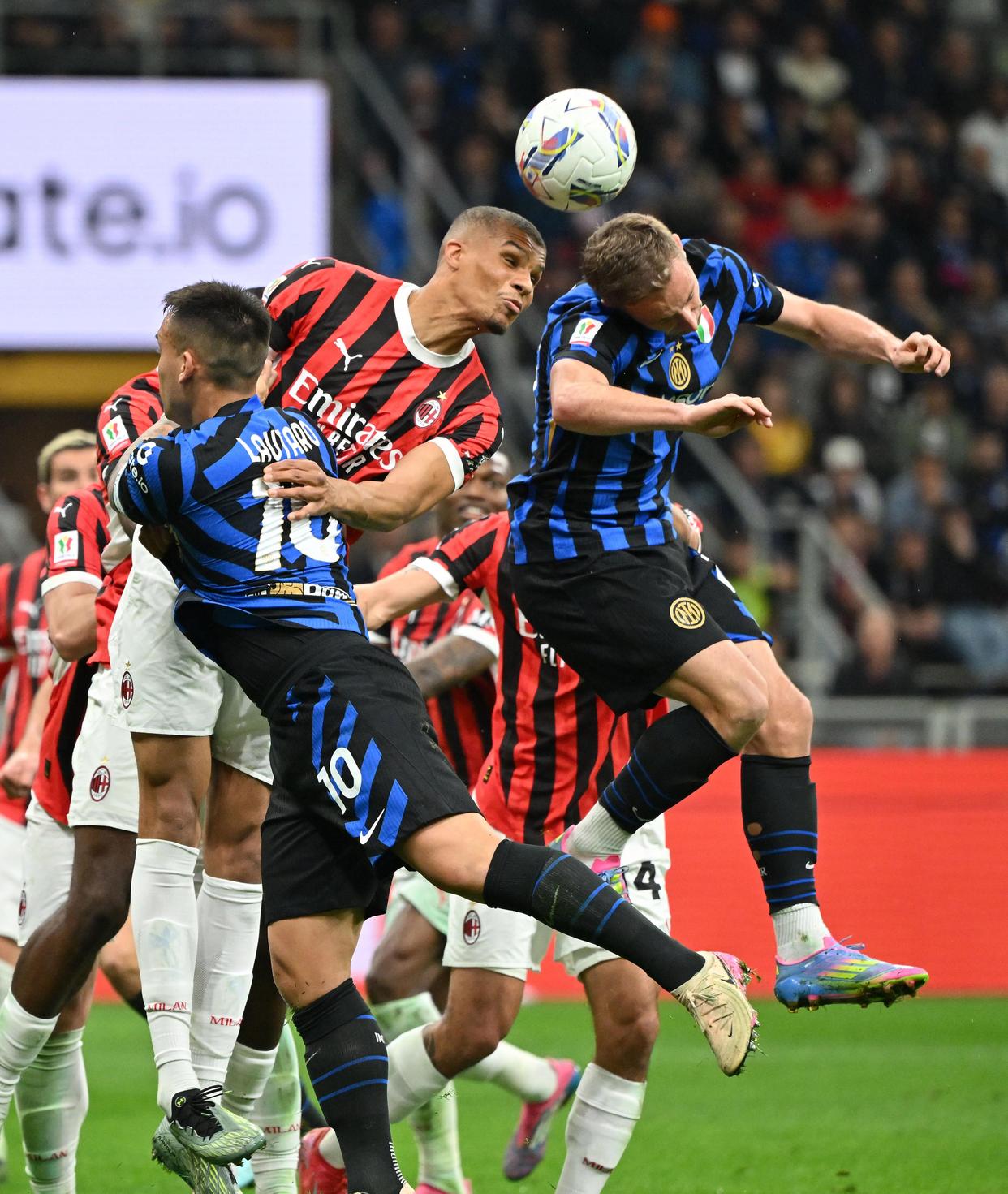 关于AC米兰险胜国际米兰,特尔施特根绝境逆转的信息 关于AC米兰险胜国际米兰,特尔施特根绝境逆转的信息