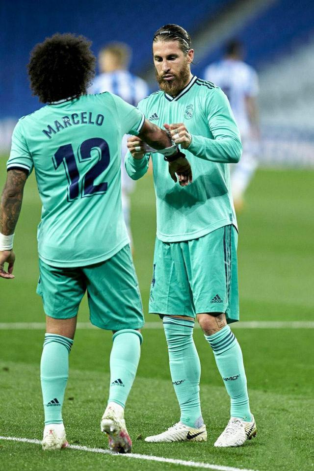 包含马洛卡客场告捷，保持不败记录的词条