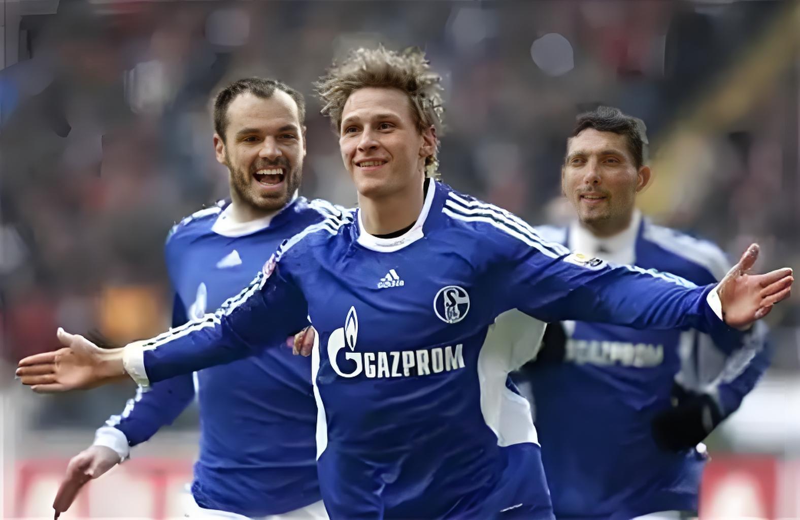 沙尔克04前锋因状态低迷被换下,是否需要调整轮换? 沙尔克04前锋因状态低迷被换下,是否需要调整轮换?