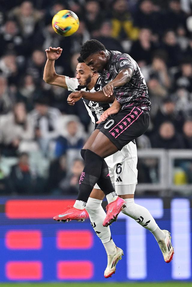 诺里奇客场战平伯恩利，表现出色