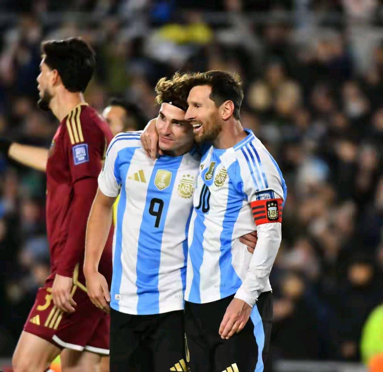 包含巴塞罗那主场大胜皇家马德里，梅西梅开二度的词条