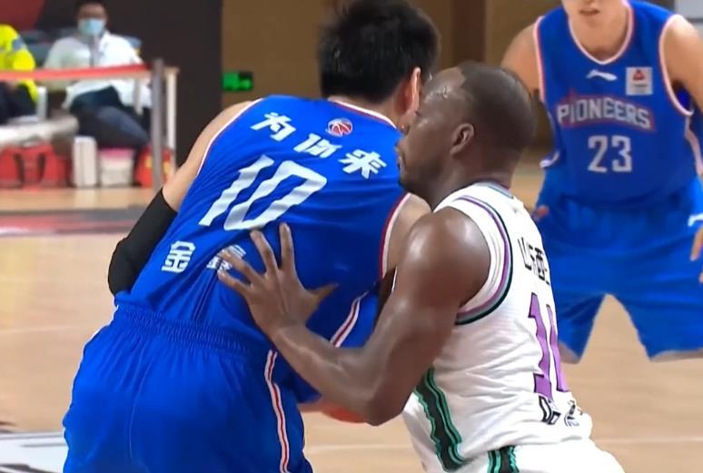 包含亚洲劲旅大胜对手，士气高涨迈向淘汰赛的词条