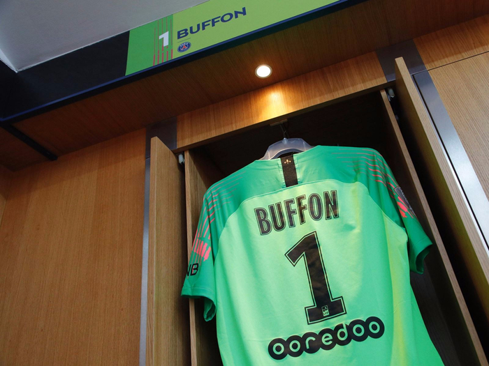 关于卡昂法甲主场庆典吸引大批球迷的信息