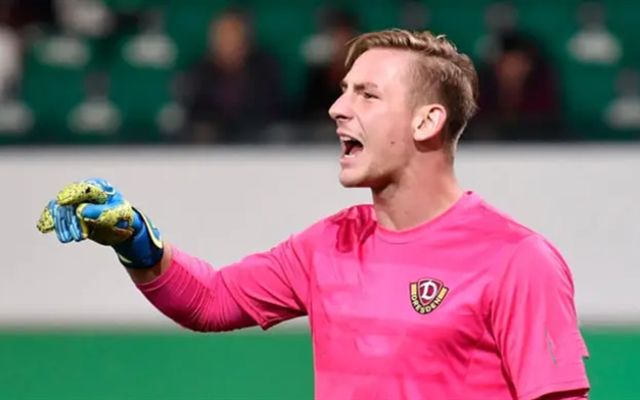 包含沙尔克04前锋状态神勇，领先射手榜的词条