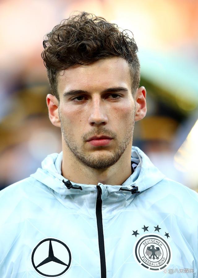 包含沙尔克04前锋状态神勇，领先射手榜的词条