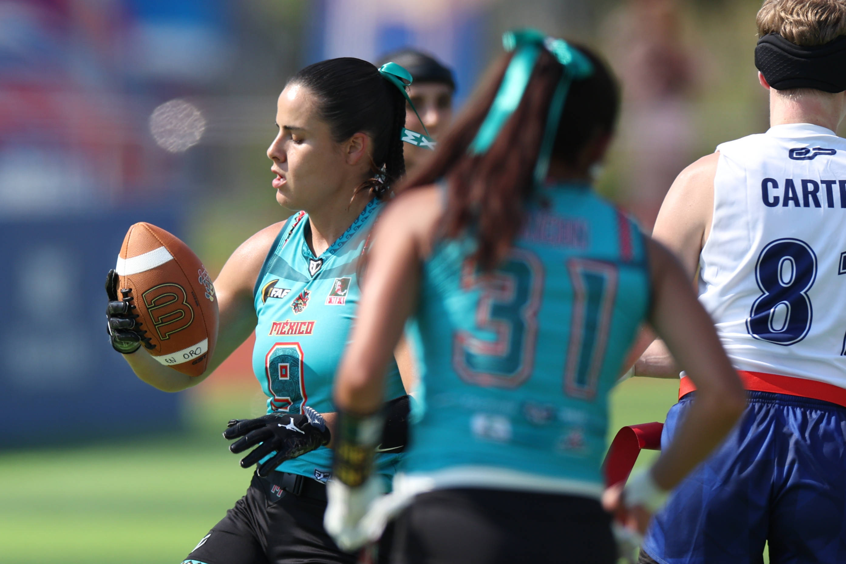 体坛风云：女子球员赢得喝彩的简单介绍