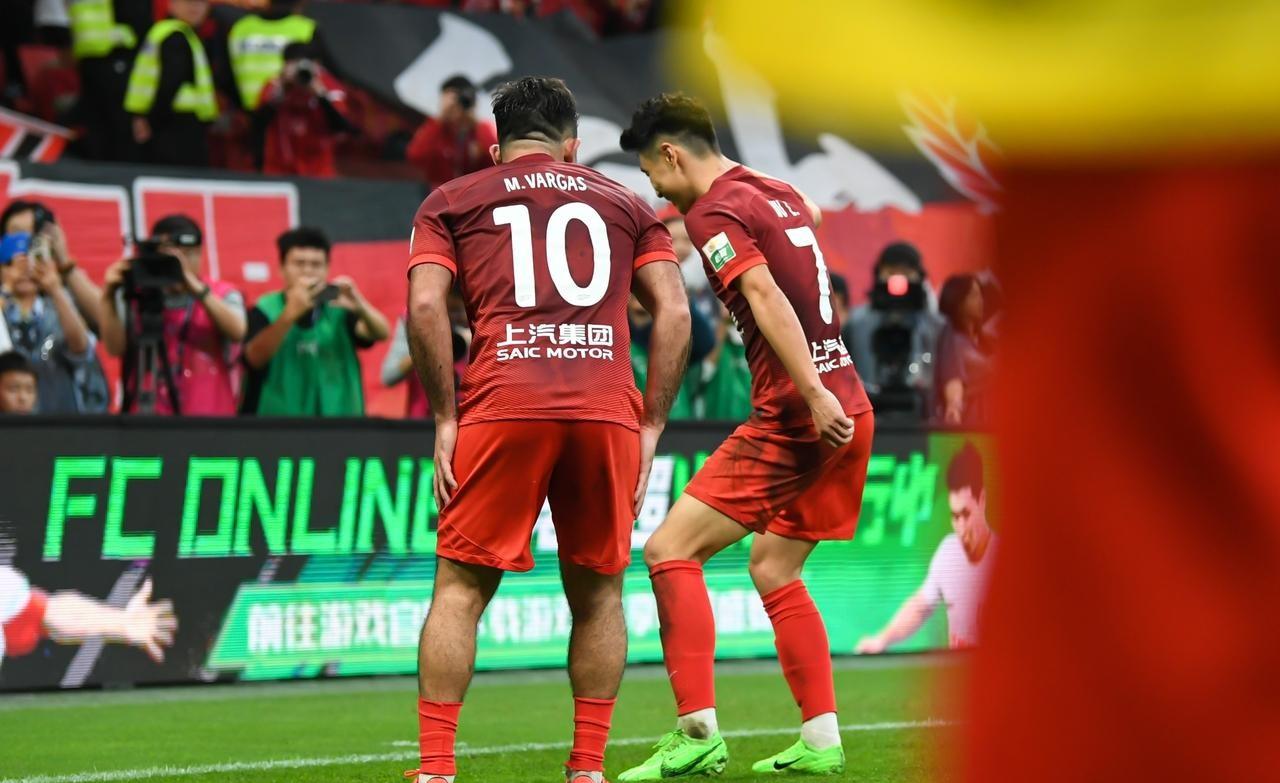 包含著名球队准备面对艰难的对手的词条