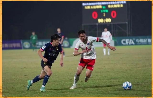 关于国内足球锦标联赛的冠军争夺的信息