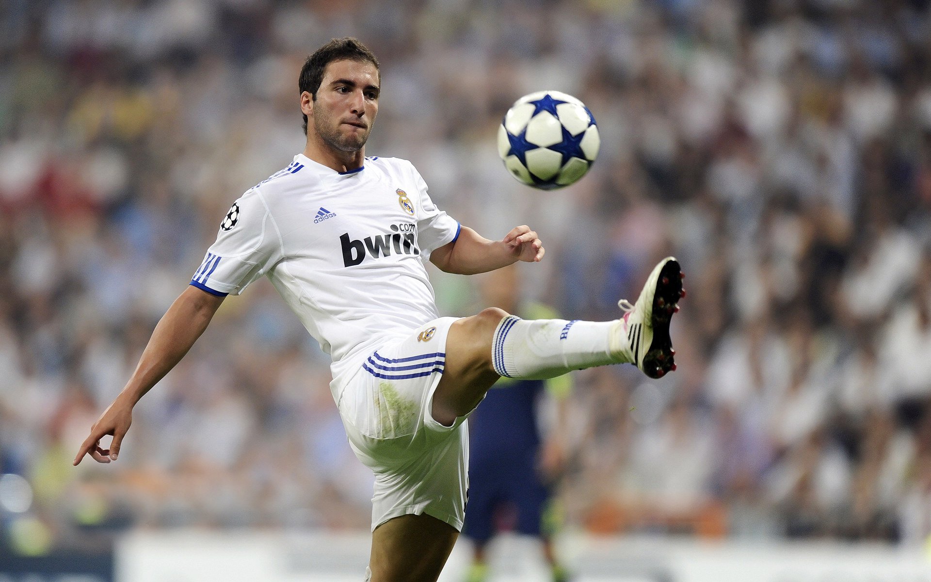 当太阳西沉丹佛高原，布克在活塞掘金之战中重写关键时刻的定义