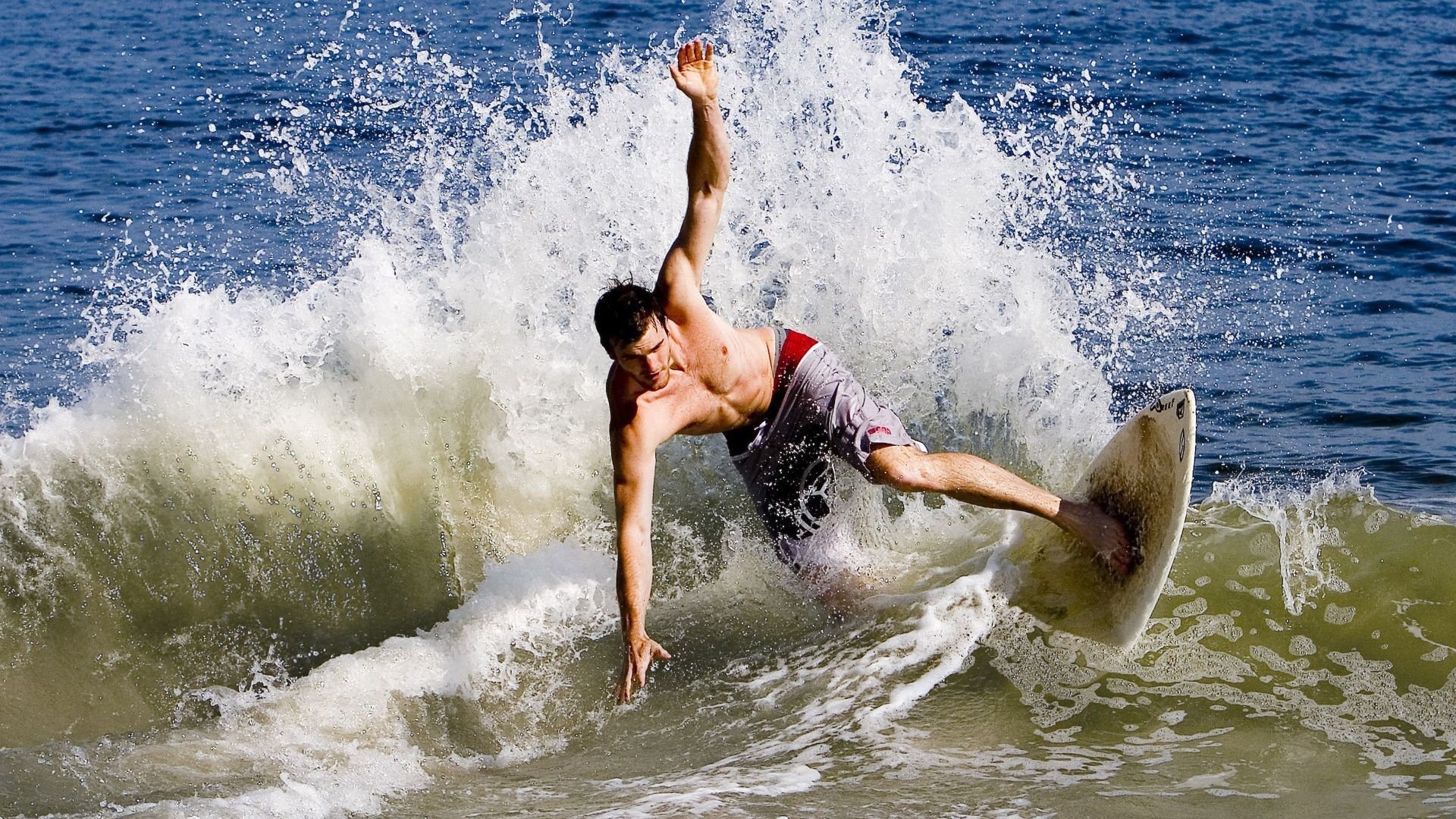 赛道烽火，F1新赛季揭幕战，阿根廷火力如何压制马赛？