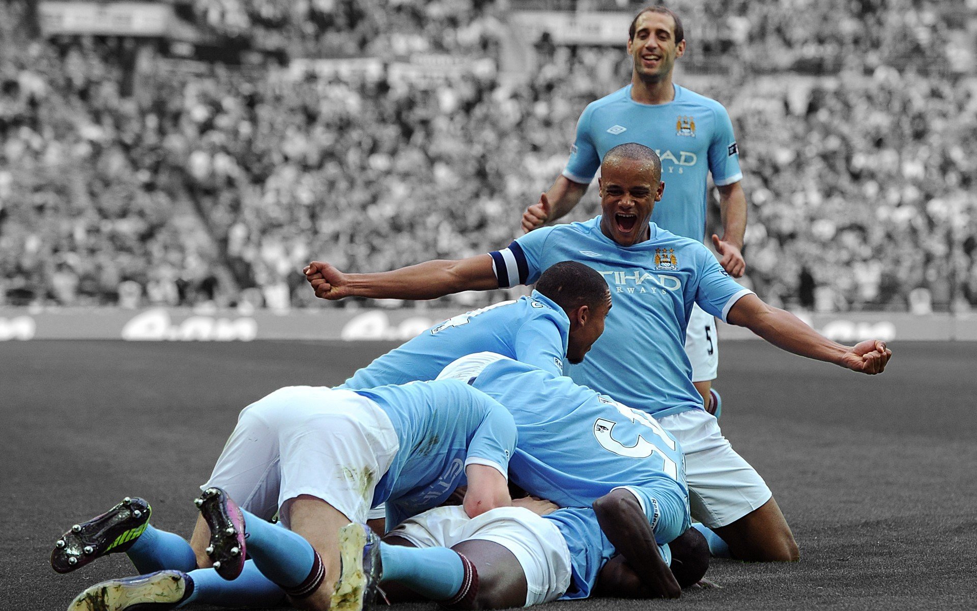 撕裂的剧本,欧冠之夜,西班牙用一场狂胜重写足球的美学边界